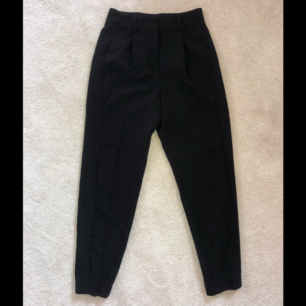 NWOT Express High Waisted Pleated Ankle Pant in Black